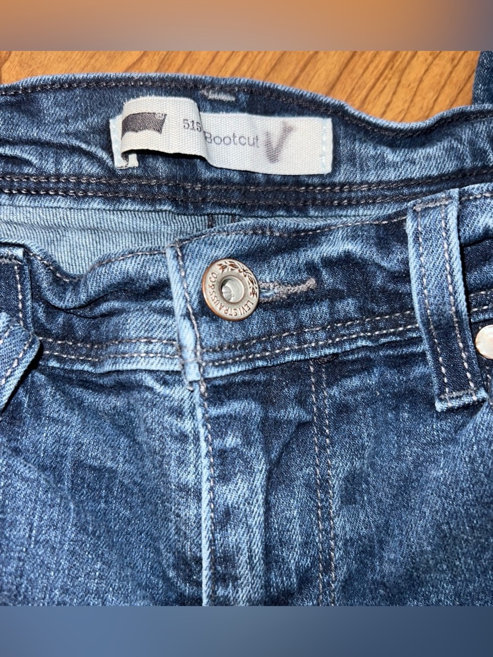 Levi Womens Bootcut Jeans Size 4 Short W27 Darker Wash - Picture 4 of 7
